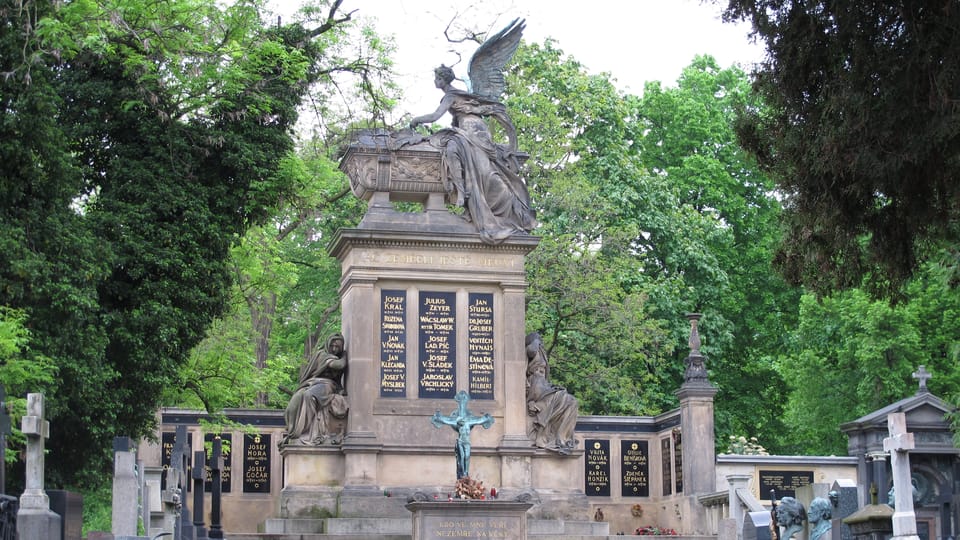 Nationalfriedhof Vyšehrad (Foto: Kristýna Maková / Praha křížem krážem) Nationalfriedhof Vyšehrad (Foto: Kristýna Maková / Praha křížem krážem)