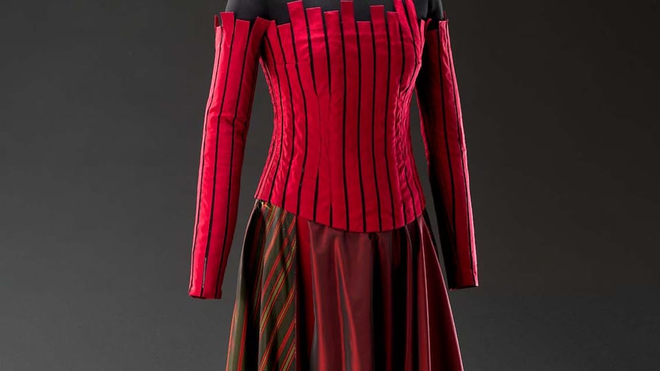 "Manhattan"-Kleid, 2002 | Foto: Uměleckoprůmyslové muzeum "Manhattan"-Kleid, 2002 | Foto: Uměleckoprůmyslové muzeum