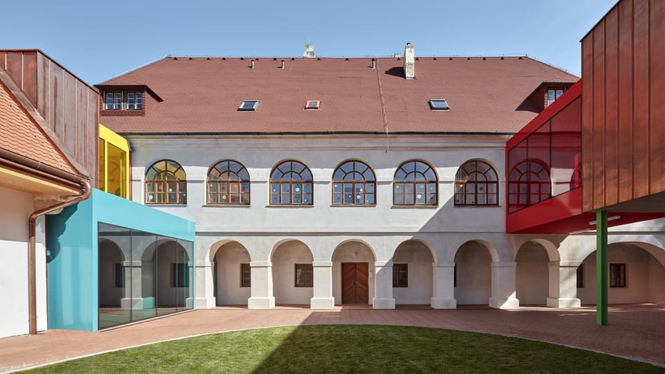 Fuuze, Public Atelier, Umbau des Pfarrhofs in Vřesovice zu einer Grundschule, 2016–2019 | Foto: BoysPlayNice / Nationalgalerie Prag Fuuze, Public Atelier, Umbau des Pfarrhofs in Vřesovice zu einer Grundschule, 2016–2019 | Foto: BoysPlayNice / Nationalgalerie Prag