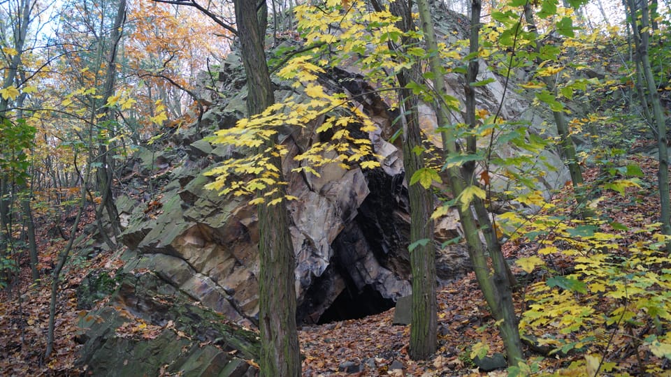 Probiersteinhöhle am Vizerka-Berg (Nr. 2). Foto: Archiv des Tschechischen Rundfunks - Radio Prague International Probiersteinhöhle am Vizerka-Berg (Nr. 2). Foto: Archiv des Tschechischen Rundfunks - Radio Prague International