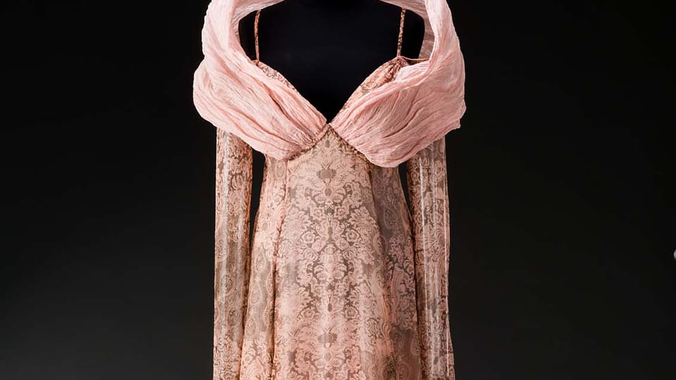 "Wedding Dress"-Hochzeitskleid von Magdalena Kožená, 2008 | Foto: Uměleckoprůmyslové muzeum "Wedding Dress"-Hochzeitskleid von Magdalena Kožená, 2008 | Foto: Uměleckoprůmyslové muzeum