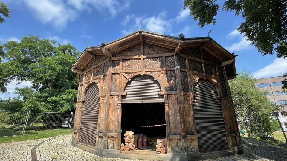 Historisches Karussell im Prager Letná-Park | Foto: Marie Veselá, Tschechischer Rundfunk Historisches Karussell im Prager Letná-Park | Foto: Marie Veselá, Tschechischer Rundfunk