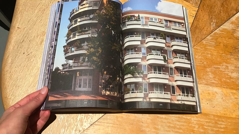 Das Buch DEVADE | Foto: Hannah Vaughan,  Radio Prague International