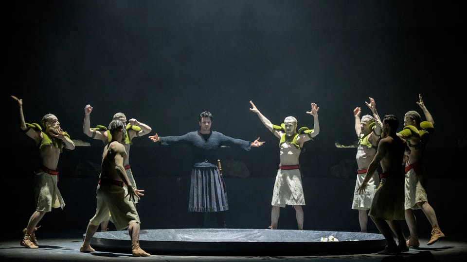 Peter Berger (Dermat O´Dyna) und das Ballett des Nationaltheaters | Foto: Petr Neubert, Nationaltheater Prag Peter Berger (Dermat O´Dyna) und das Ballett des Nationaltheaters | Foto: Petr Neubert, Nationaltheater Prag