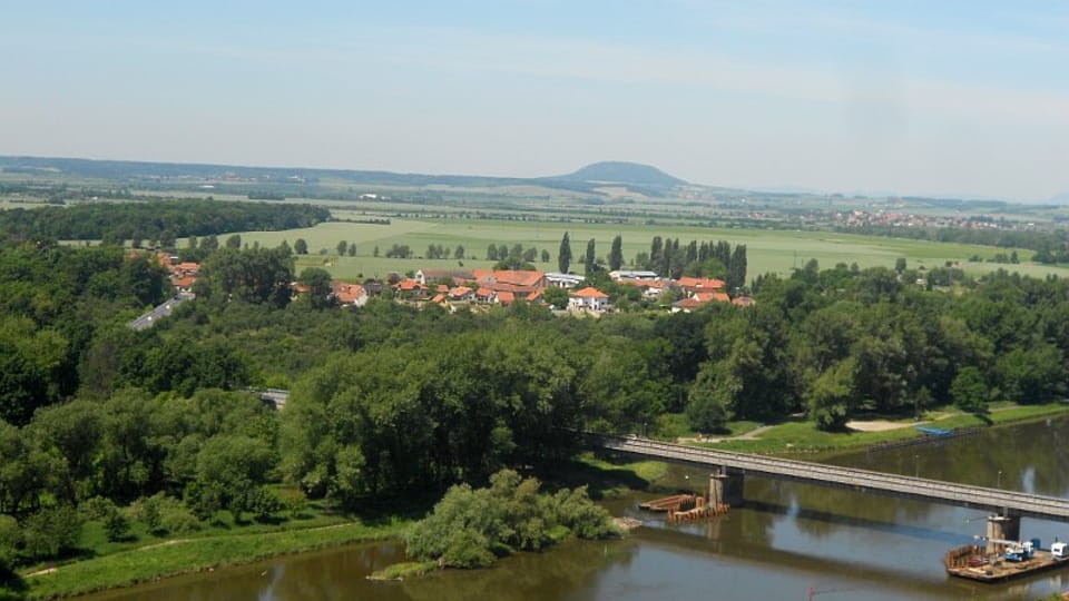 Blick auf den Berg Říp und die Elbe (Foto: Magdalena Kašubová) Blick auf den Berg Říp und die Elbe (Foto: Magdalena Kašubová)