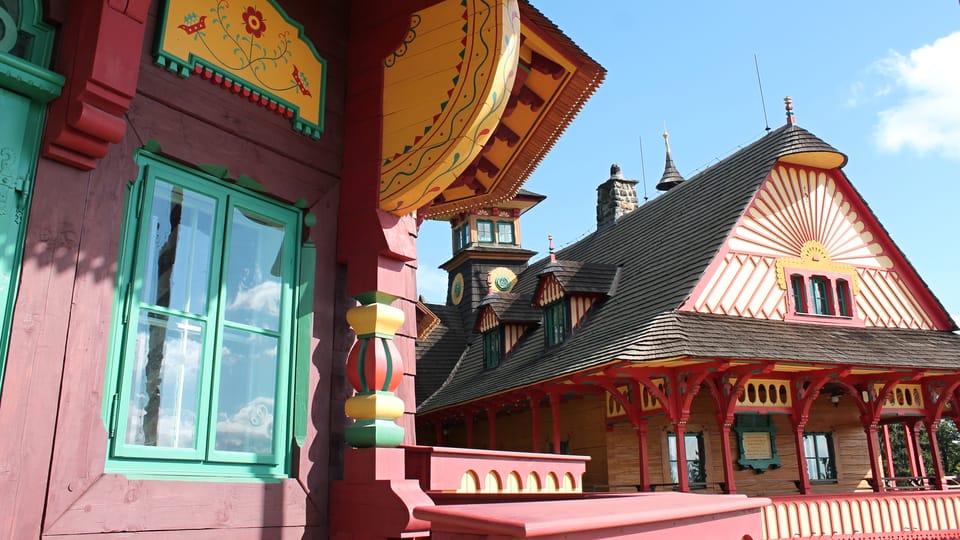 Berghütte Libušín und Hotel Maměnka (Foto: Ondřej Tomšů) Berghütte Libušín und Hotel Maměnka (Foto: Ondřej Tomšů)