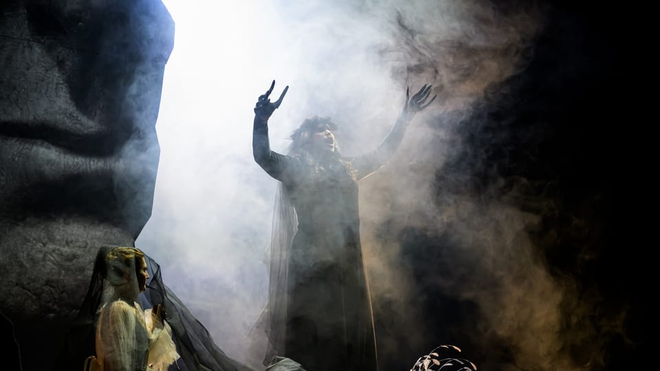 Aco Bišćević  (Hexe),  Markéta Cukrová  (Dido) | Foto: Serghei Gherciu,  Nationaltheater Prag