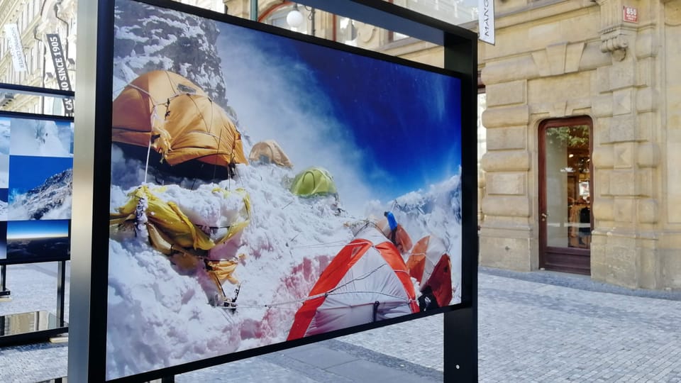 Freiluft-Fotoausstellung vom K2 auf der Prager Straße „Na Příkopě“ (Foto: Štěpánka Budková) Freiluft-Fotoausstellung vom K2 auf der Prager Straße „Na Příkopě“ (Foto: Štěpánka Budková)