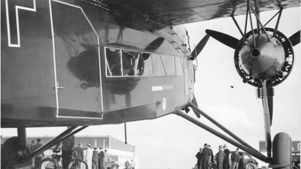 Avia/Fokker F-IXD mit Blick auf Hangar A und B auf dem Flughafen Prag Ruzyně | Foto: Archiv von ČSA Avia/Fokker F-IXD mit Blick auf Hangar A und B auf dem Flughafen Prag Ruzyně | Foto: Archiv von ČSA