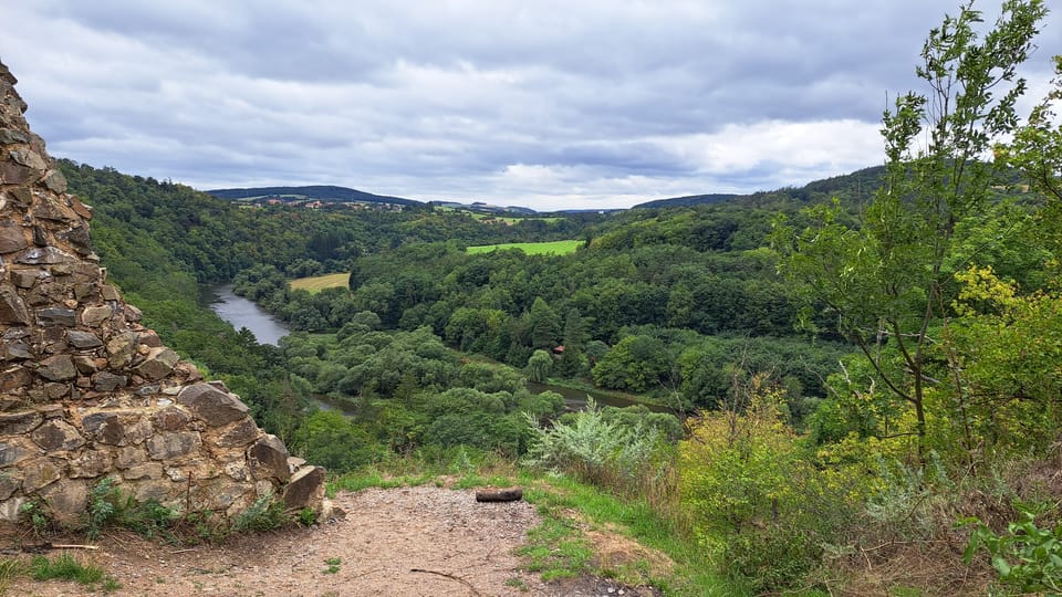 Blick auf den Fluss Berounka von der Burg Týřov aus. | Foto: Hana Slavická, Radio Prague International Blick auf den Fluss Berounka von der Burg Týřov aus. | Foto: Hana Slavická, Radio Prague International