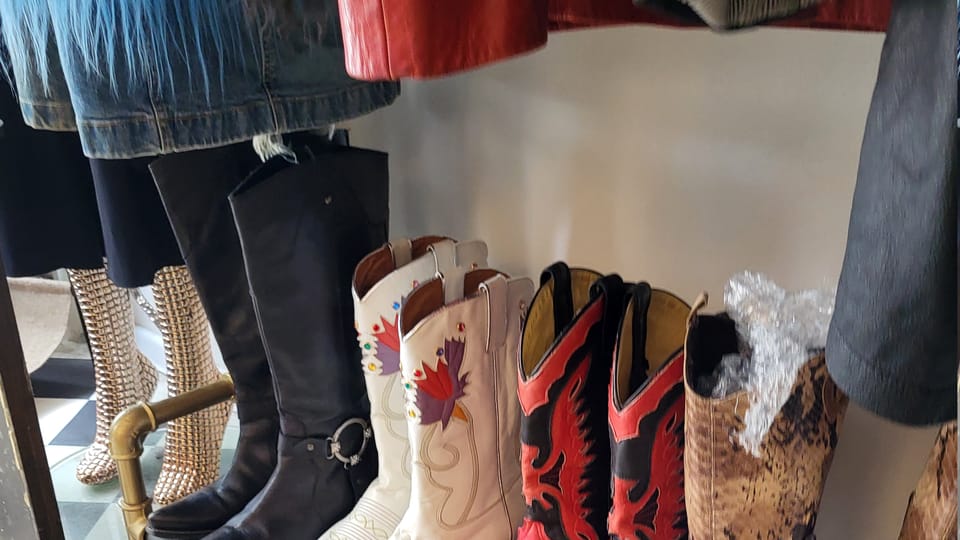 Das passende Schuhwerk für ausgefallene Cowboys und Cowgirls | Foto: Emely Sander, Radio Prague International Das passende Schuhwerk für ausgefallene Cowboys und Cowgirls | Foto: Emely Sander, Radio Prague International