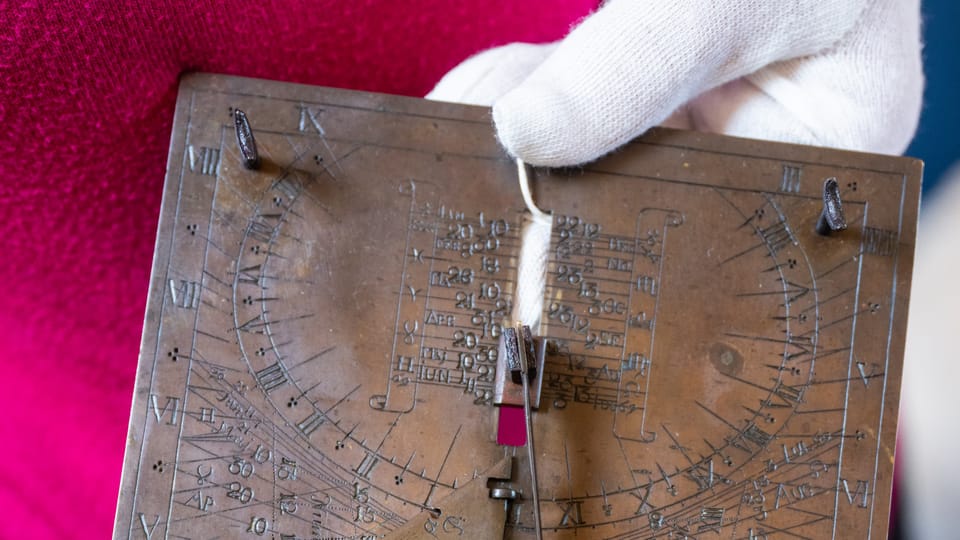 Eine analemmatische Uhr aus Messing von Johann Engelbrecht | Foto: České muzeum stříbra Eine analemmatische Uhr aus Messing von Johann Engelbrecht | Foto: České muzeum stříbra