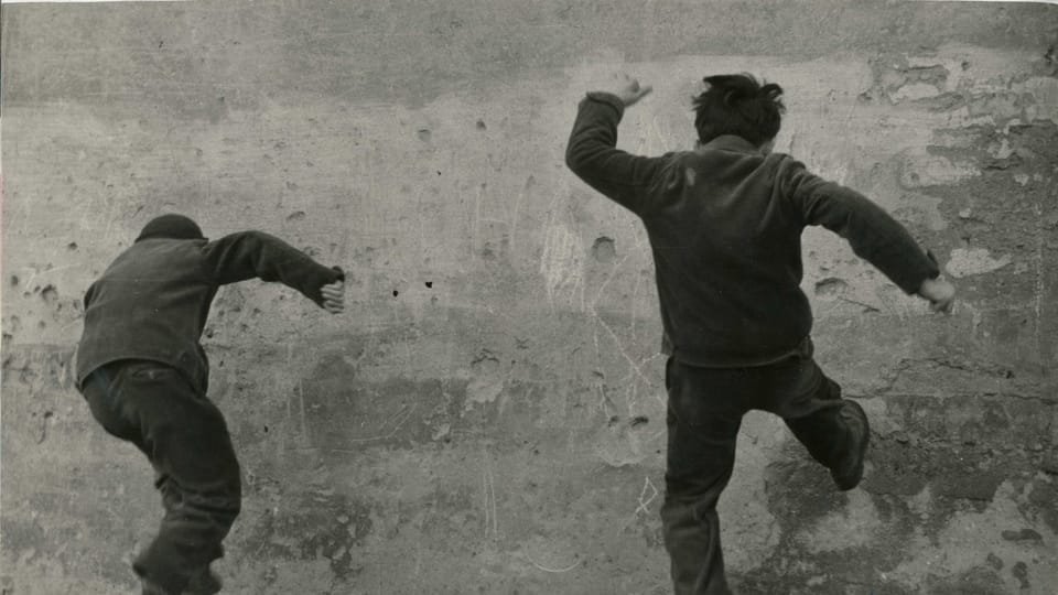 „Gegen die Wand“, Serie „Kinder“ (Děti), 1960 | Foto: Dagmar Hochová, Moravian Gallery Brno „Gegen die Wand“, Serie „Kinder“ (Děti), 1960 | Foto: Dagmar Hochová, Moravian Gallery Brno