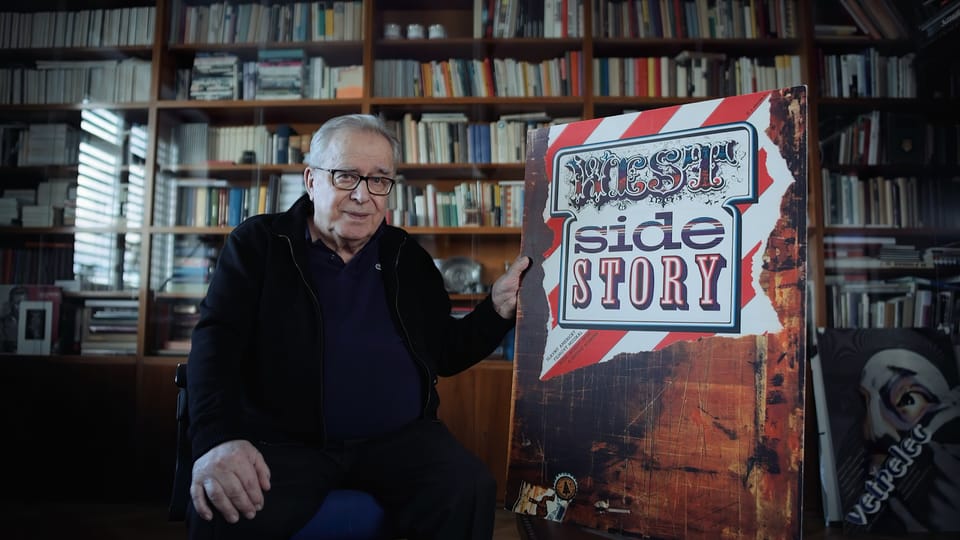 Zdeněk Ziegler und sein Plakat für das berühmte Filmmusical West Side Story | Foto: Projekt Identita Zdeněk Ziegler und sein Plakat für das berühmte Filmmusical West Side Story | Foto: Projekt Identita