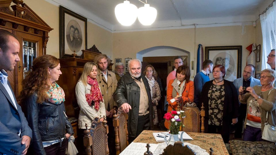 Besichtigung der Villa Rusalka mit Antonín Dvořáks Nachfahren, A. Dvořák III. im Jahr 2015 | Foto: Po stopách Antonína Dvořáka/Festival Dvořákova Praha Besichtigung der Villa Rusalka mit Antonín Dvořáks Nachfahren, A. Dvořák III. im Jahr 2015 | Foto: Po stopách Antonína Dvořáka/Festival Dvořákova Praha