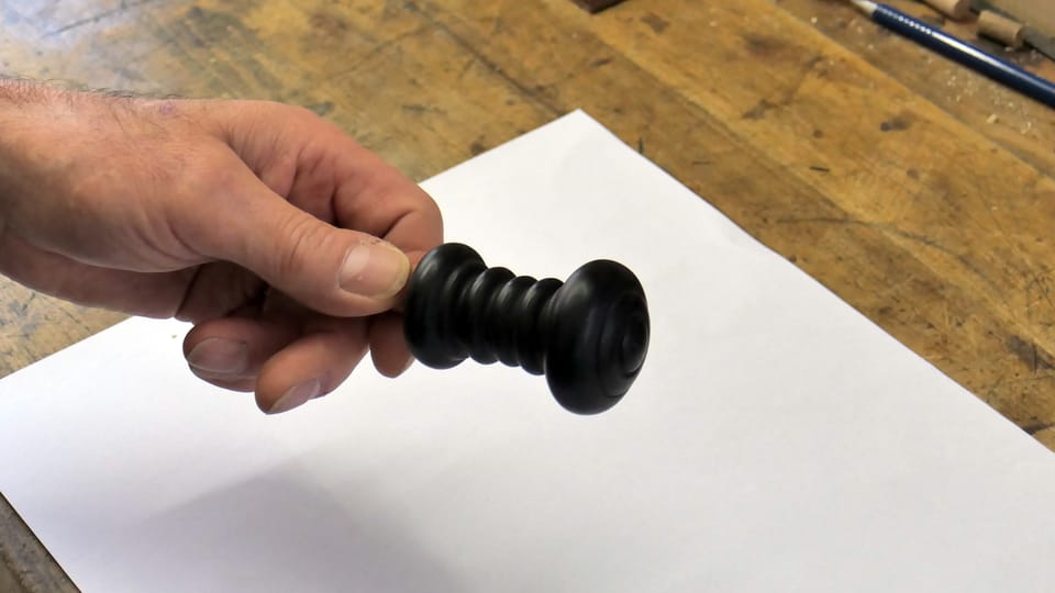 Neue Registerknöpfe werden von Hand gedreckselt | Foto: Hermann Zinggrebe Neue Registerknöpfe werden von Hand gedreckselt | Foto: Hermann Zinggrebe
