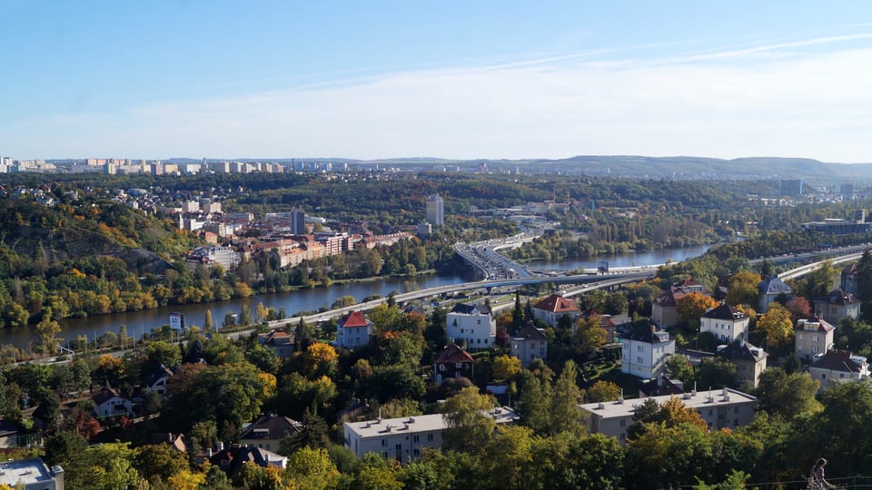 Blick vom Děvín auf die Moldau und die Barrandov-Brücke | Foto: Miloš Turek, Radio Prague International Blick vom Děvín auf die Moldau und die Barrandov-Brücke | Foto: Miloš Turek, Radio Prague International
