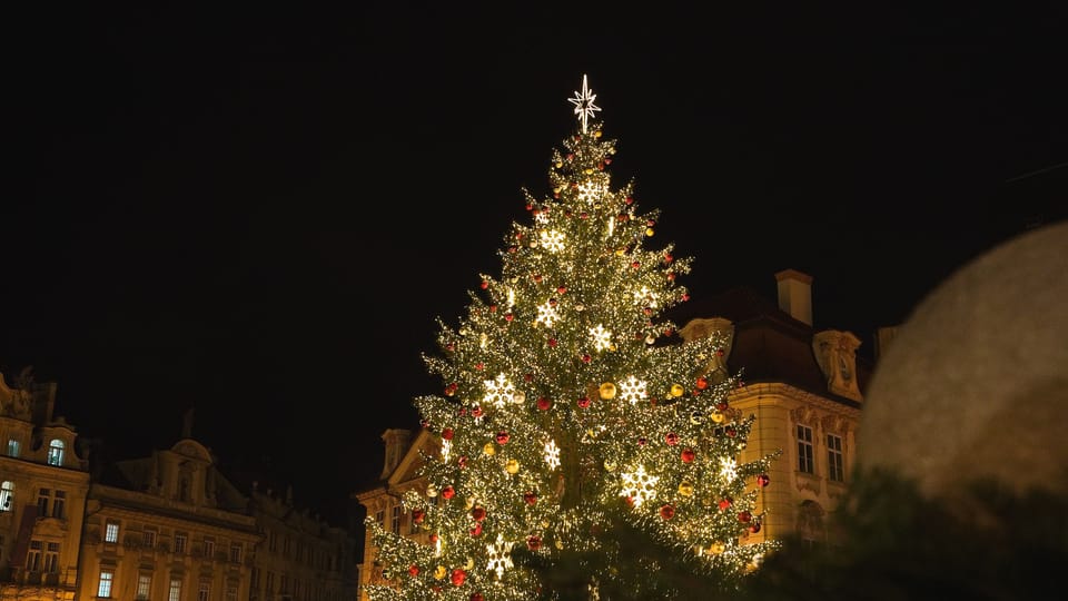Weihnachtsbaum auf dem Altstädter Ring | Foto: Barbora Navrátilová, Radio Prague International Weihnachtsbaum auf dem Altstädter Ring | Foto: Barbora Navrátilová, Radio Prague International