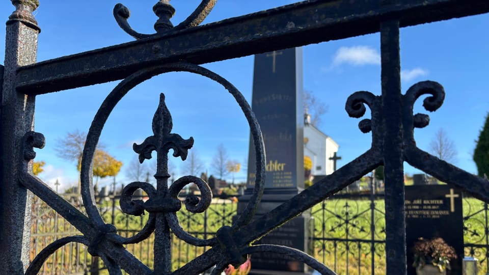 Friedhof im Ort Lipová (Hainspach) | Foto: Daniela Pilařová, Tschechischer Rundfunk Friedhof im Ort Lipová (Hainspach) | Foto: Daniela Pilařová, Tschechischer Rundfunk
