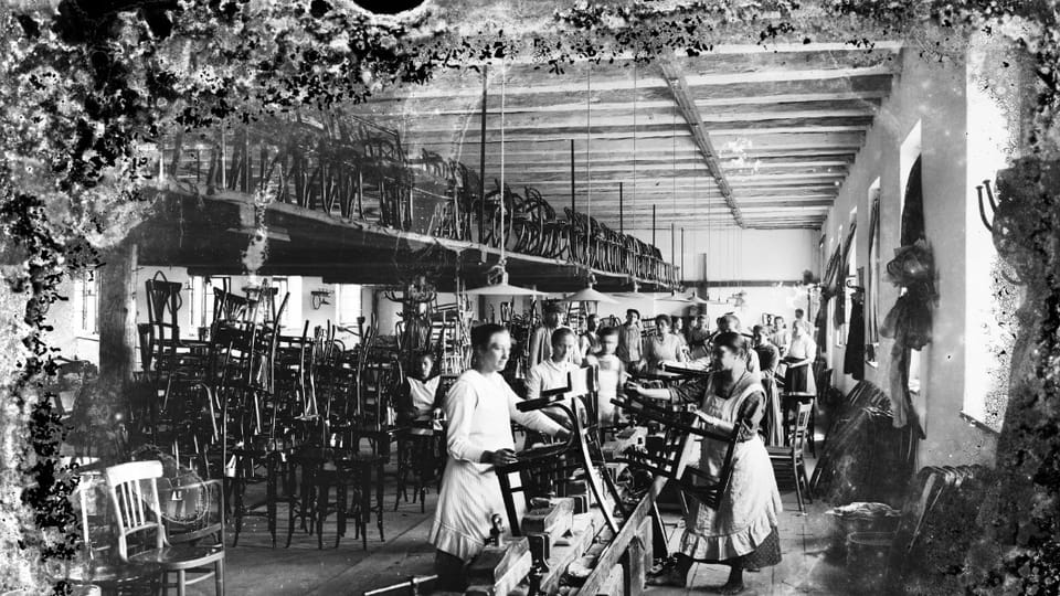 Ein Blick in die Produktion von Thonet zu Beginn des 20. Jahrhunderts | Foto: TON design Ein Blick in die Produktion von Thonet zu Beginn des 20. Jahrhunderts | Foto: TON design