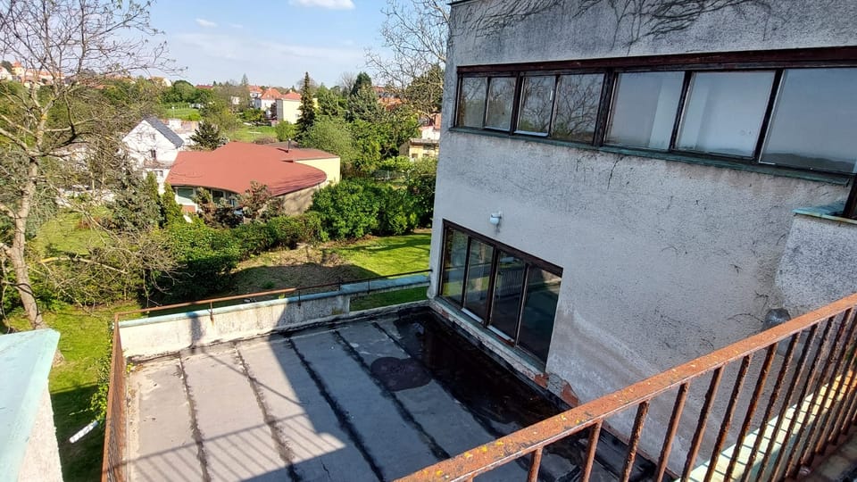 Die Budil-Villa in Kostelec nad Černými lesy (2024) | Foto: Zuzana Roudnická, Tschechischer Rundfunk Die Budil-Villa in Kostelec nad Černými lesy (2024) | Foto: Zuzana Roudnická, Tschechischer Rundfunk
