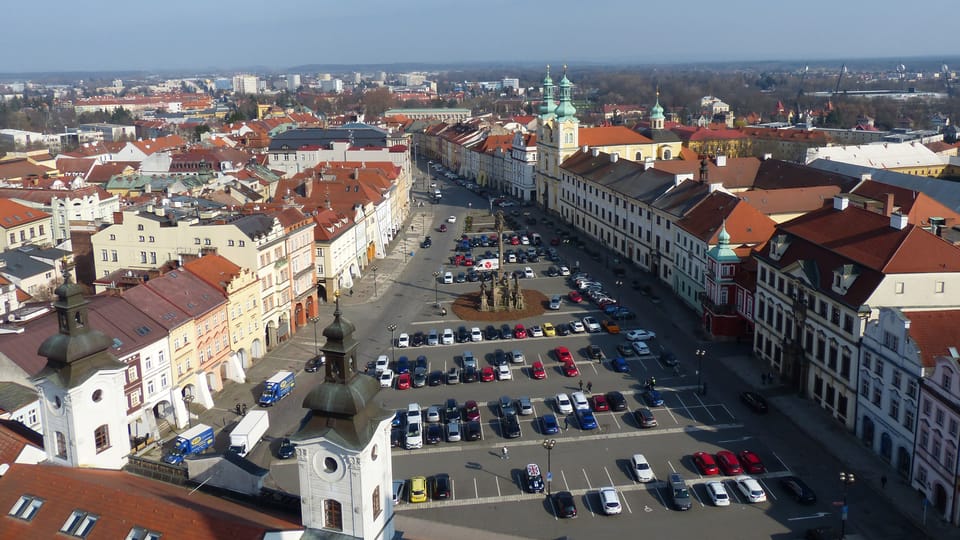Blick vom Weißen Turm auf den Großen Platz in Hradec Králové | Foto: Klára Stejskalová, Radio Prague International Blick vom Weißen Turm auf den Großen Platz in Hradec Králové | Foto: Klára Stejskalová, Radio Prague International
