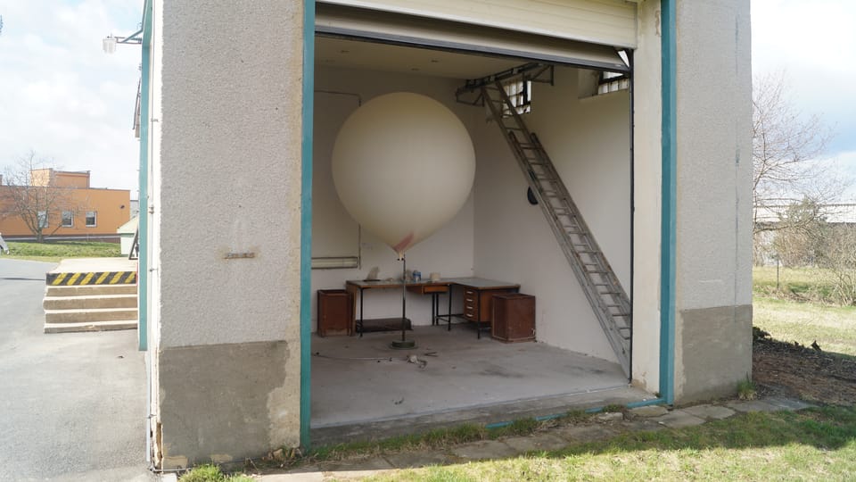 Ballongetragene Radiosonde (Foto: Archiv des Tschechischen Rundfunks - Radio Prag) Ballongetragene Radiosonde (Foto: Archiv des Tschechischen Rundfunks - Radio Prag)