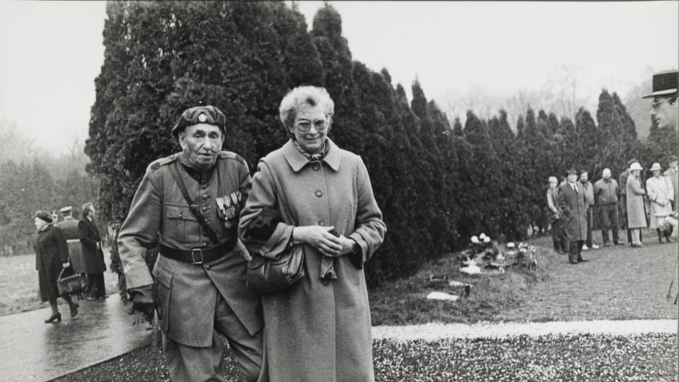 Friedhof Olšany, Serie „Legionäre“, 1984 | Foto: Dagmar Hochová, Moravian Gallery Brno Friedhof Olšany, Serie „Legionäre“, 1984 | Foto: Dagmar Hochová, Moravian Gallery Brno