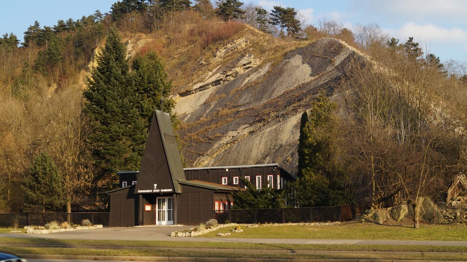 Evangelische Kirche der Böhmischen Brüder unterhalb der Felsen in Braník (Foto: Archiv Radio Prag) Evangelische Kirche der Böhmischen Brüder unterhalb der Felsen in Braník (Foto: Archiv Radio Prag)