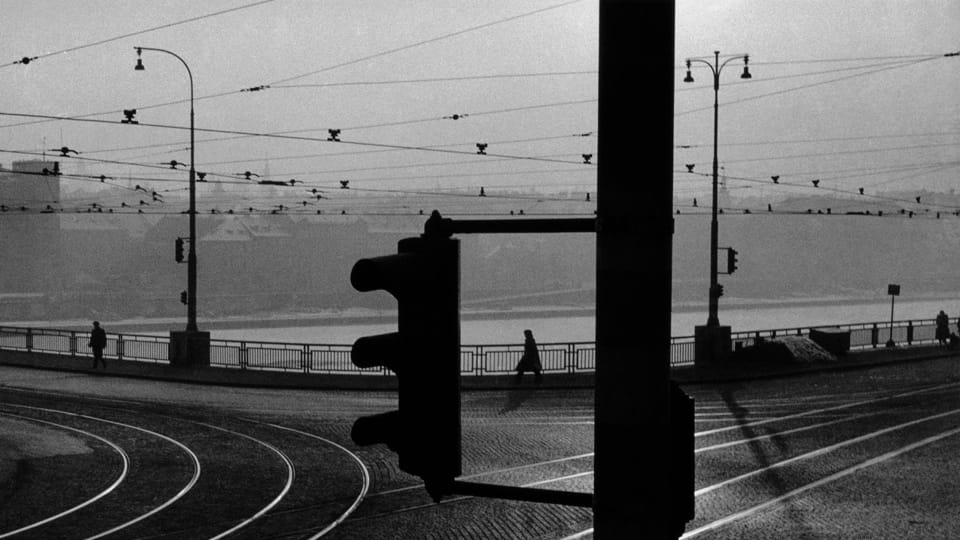 Am frühen Abend an der Kreuzung, 1958 | Foto: Václav Chochola, © Archiv B&M Chochola Am frühen Abend an der Kreuzung, 1958 | Foto: Václav Chochola, © Archiv B&M Chochola