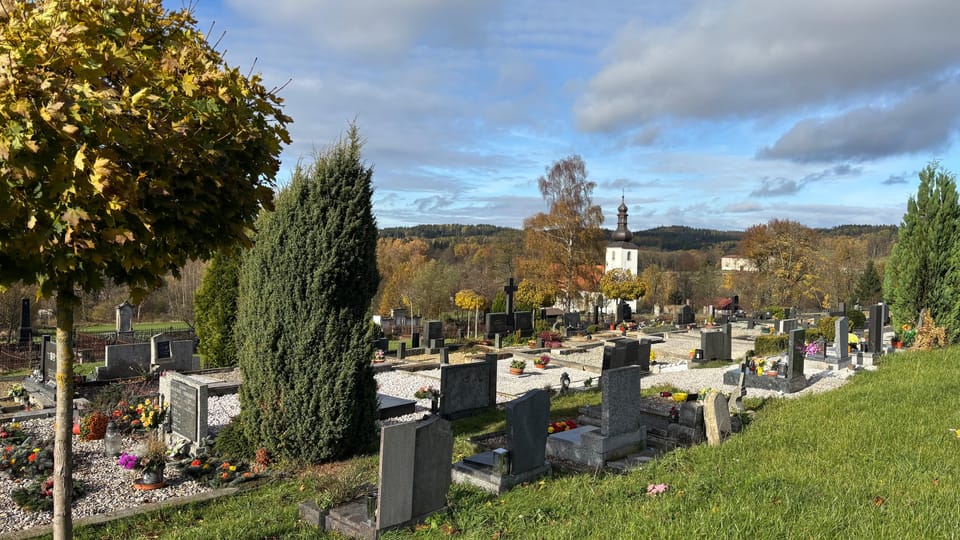 Friedhof im Ort Lipová (Hainspach) | Foto: Daniela Pilařová, Tschechischer Rundfunk Friedhof im Ort Lipová (Hainspach) | Foto: Daniela Pilařová, Tschechischer Rundfunk
