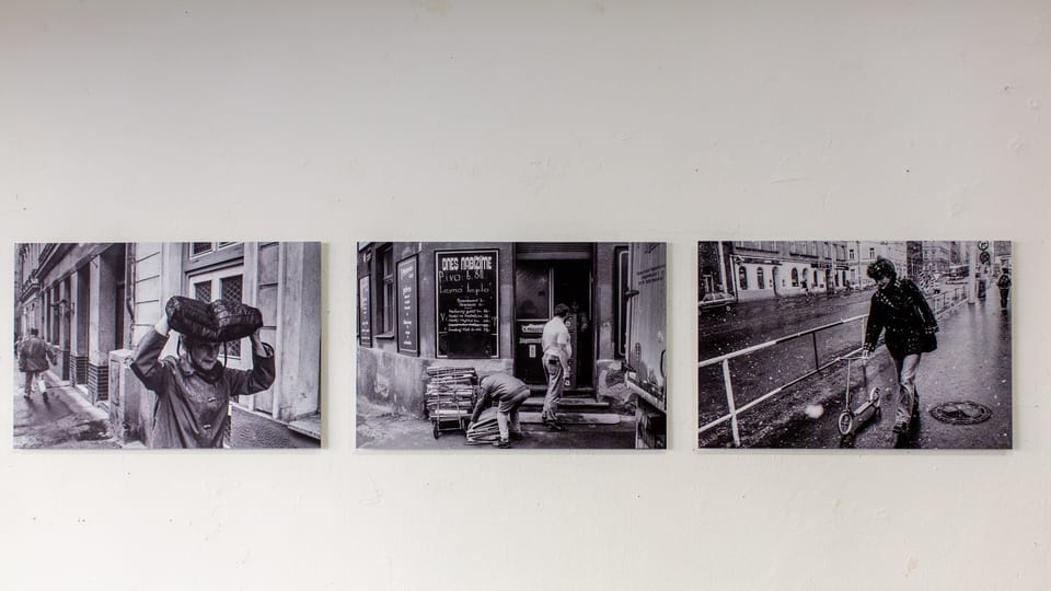 Ausstellung vom 1. Mai 2023 in der Reunion Gallery während Ausstellung „Žižkov 1994-1996. An excursion through time by Björn Steinz“ | Foto: Björn Steinz Ausstellung vom 1. Mai 2023 in der Reunion Gallery während Ausstellung „Žižkov 1994-1996. An excursion through time by Björn Steinz“ | Foto: Björn Steinz