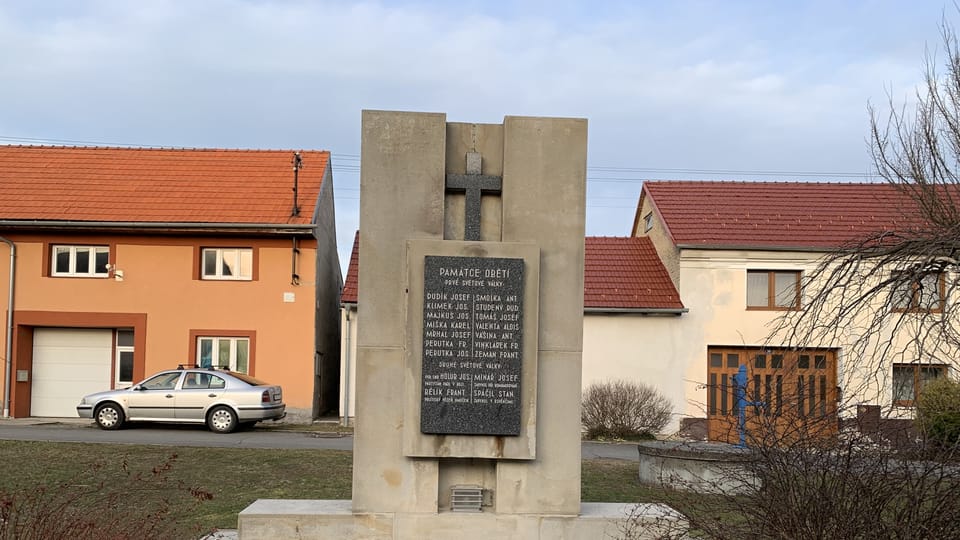 Das erste Projekt von Bohuslav Fuchs in seiner Heimatstadt Všechovice war ein Denkmal für die Opfer des Ersten Weltkriegs | Foto: Jana Zemková, Tschechischer Rundfunk Das erste Projekt von Bohuslav Fuchs in seiner Heimatstadt Všechovice war ein Denkmal für die Opfer des Ersten Weltkriegs | Foto: Jana Zemková, Tschechischer Rundfunk