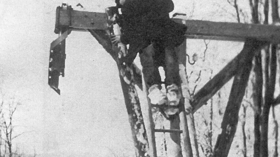 Installation der Seilbahnsäulen im Jahr 1940 | Foto: Archiv von Jan Šrubař / Podhorská jednota Radhošť Installation der Seilbahnsäulen im Jahr 1940 | Foto: Archiv von Jan Šrubař / Podhorská jednota Radhošť