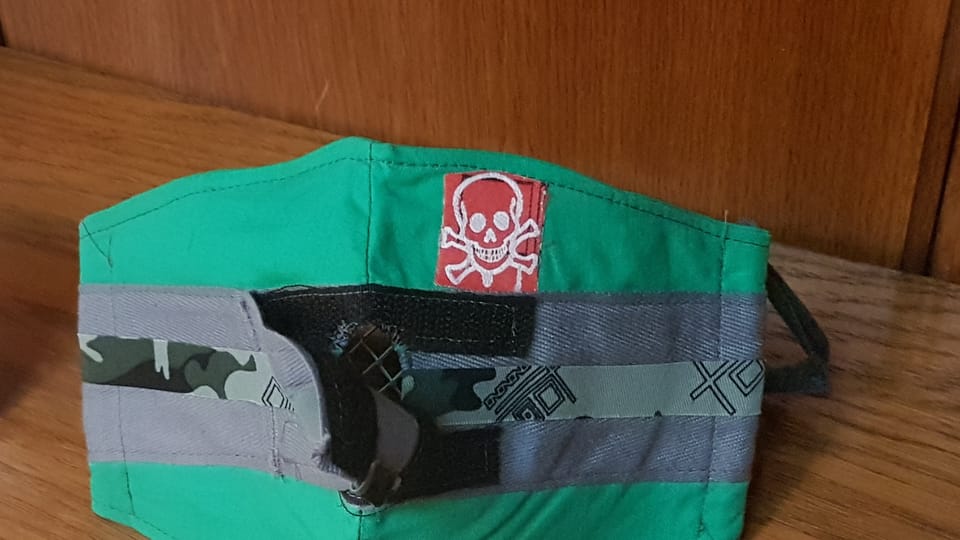 Maske mit einer Trinköffnung (Foto: Zdeňka Kuchyňová) Maske mit einer Trinköffnung (Foto: Zdeňka Kuchyňová)