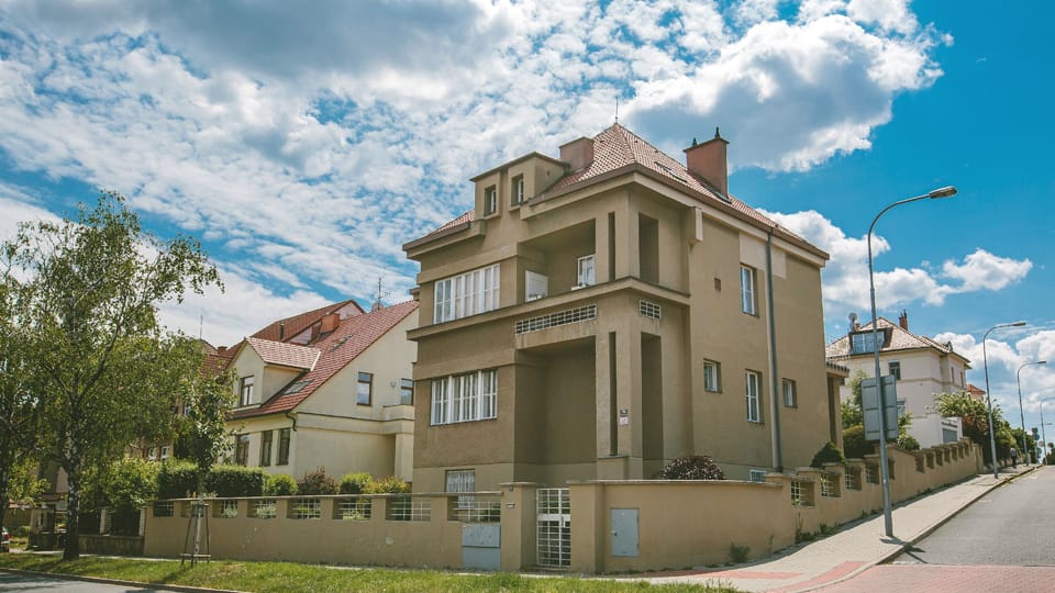 An der Ecke der Straßen Lerchova und Kampelíkova in Brno wurde 1923 nach Plänen von Bohuslav Fuchs eine Villa für den Schriftsteller, Journalisten und Politiker Jaroslav Marcha gebaut | Foto: Jana Volková, Tschechischer Rundfunk An der Ecke der Straßen Lerchova und Kampelíkova in Brno wurde 1923 nach Plänen von Bohuslav Fuchs eine Villa für den Schriftsteller, Journalisten und Politiker Jaroslav Marcha gebaut | Foto: Jana Volková, Tschechischer Rundfunk