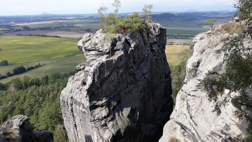 Příhrazské skály / Pschichraser Felsen - Aussichtspunkt bei der Felsenburg Drábské světničky (Foto: Magdalena Kašubová) Příhrazské skály / Pschichraser Felsen - Aussichtspunkt bei der Felsenburg Drábské světničky (Foto: Magdalena Kašubová)