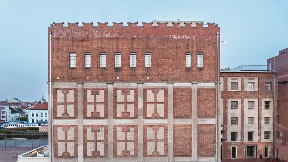 Prokš Přikryl,  Adaption des Getreidesilos auf dem Areal der Winternitz-Automatischen-Mühlen,  Pardubice,  2018–2023 | Foto: Petr Polák,  Nationalgalerie Prag