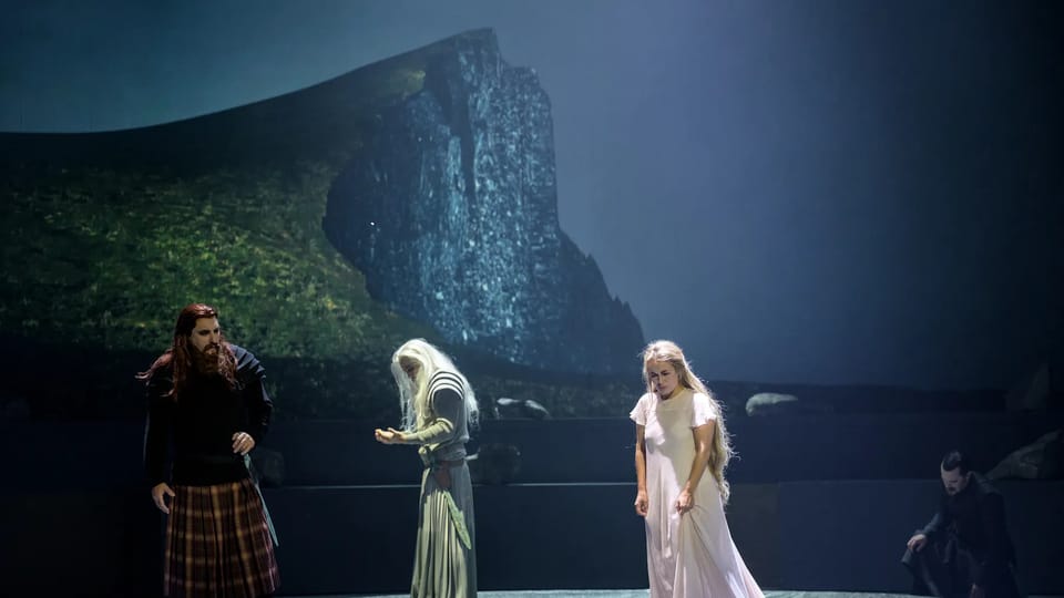 Svatopluk Sem  (Ossian),  Seth Carico  (Finn),  Peter Berger  (Dermat O´Dyna),  Alžběta Poláčková  (Grania) a Jiří Brückler  (Midak) | Foto: Petr Neubert,  Nationaltheater Prag