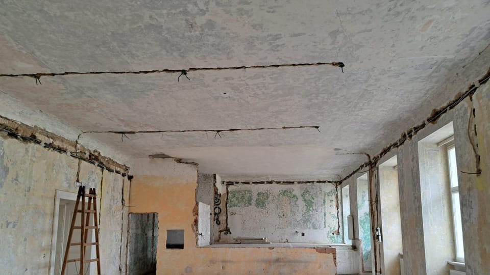 Im ehemaligen Kinosaal der Schloss Merklín entdeckte Malerei | Foto: Anna Matuštíková, Tschechischer Rundfunk Im ehemaligen Kinosaal der Schloss Merklín entdeckte Malerei | Foto: Anna Matuštíková, Tschechischer Rundfunk
