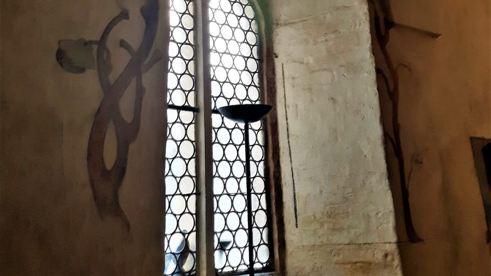 Fenster im Kreuzgang  (Foto: Maria Hammerich-Maier)