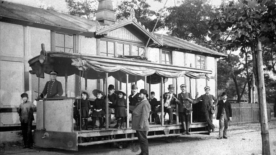 František Křižík vor der Letná-Straßenbahn