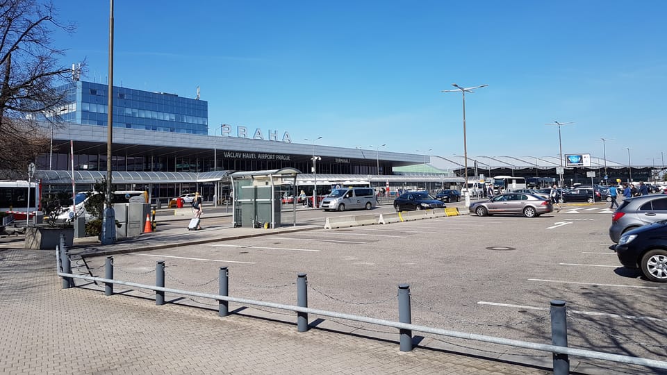 Flughafen in Prag  (Foto: Ondřej Tomšů)