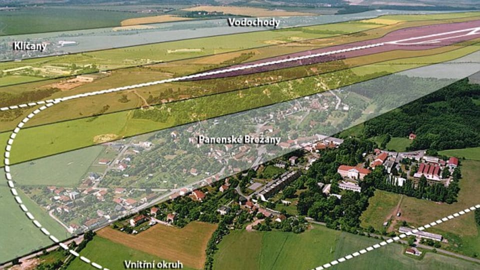 Flugbahnen bei Panenské Břežany (Foto: www.stopletistivodochody.cz) Flugbahnen bei Panenské Břežany (Foto: www.stopletistivodochody.cz)