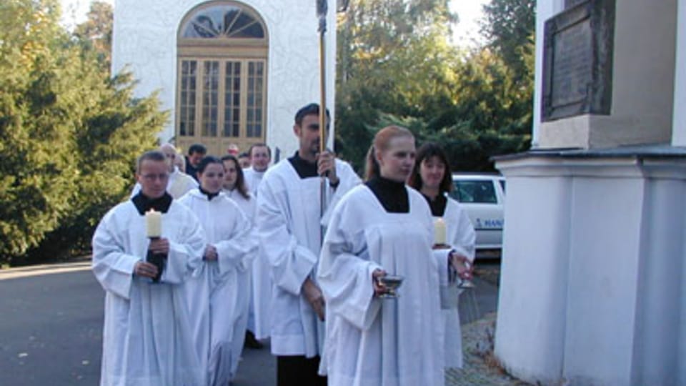 Vor der St. Laurenzius-Kirche Vor der St. Laurenzius-Kirche
