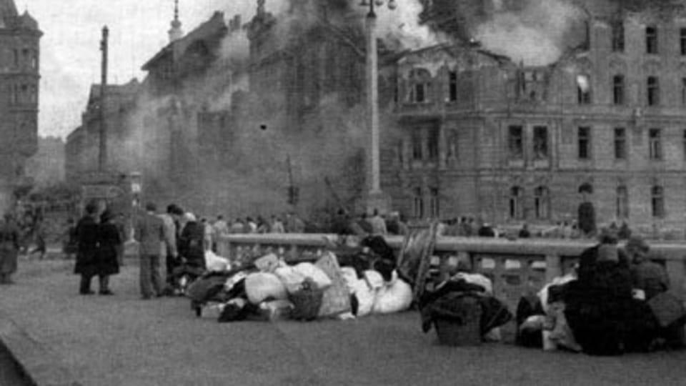 Nach der Bombardierung Prags (14.2.1945) Nach der Bombardierung Prags (14.2.1945)