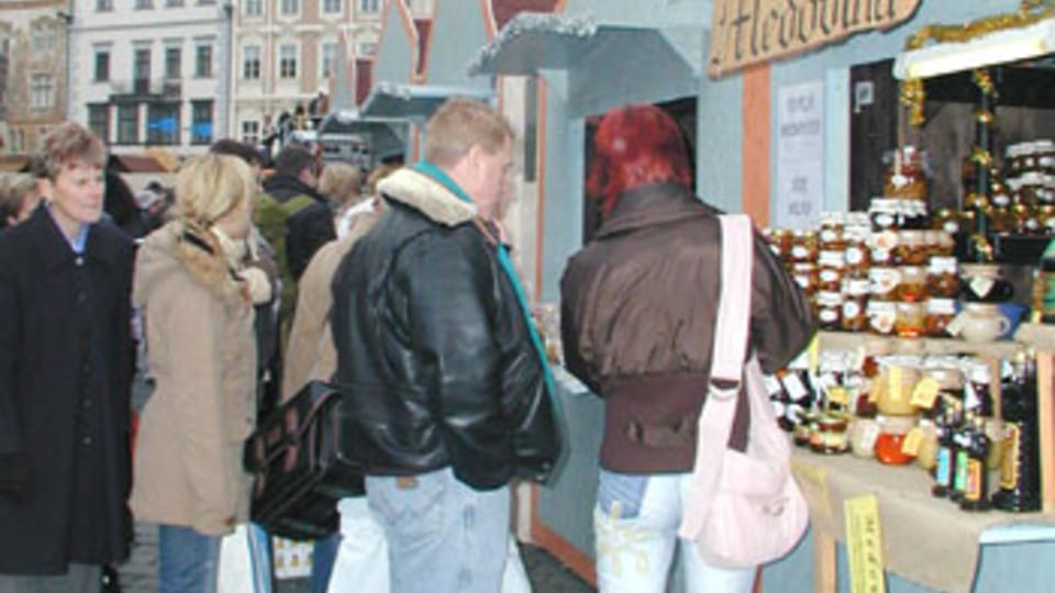 Weihnachtsmärkte auf dem Altstädter Ring (Foto: Lenka Zizkova) Weihnachtsmärkte auf dem Altstädter Ring (Foto: Lenka Zizkova)