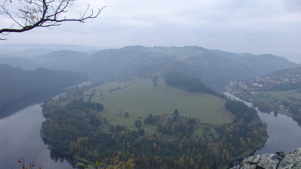 Moldauschleife bei Solenice im Herbst (Foto: Archiv des Tschechischen Rundfunks - Radio Prague International) Moldauschleife bei Solenice im Herbst (Foto: Archiv des Tschechischen Rundfunks - Radio Prague International)