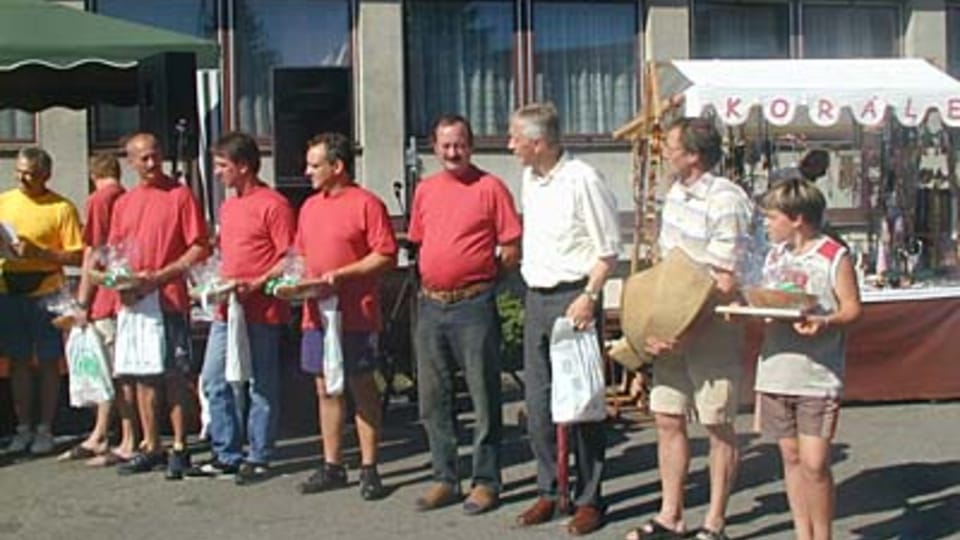 Sieger aus Waldkirchen mit dem großen Holzschuh Sieger aus Waldkirchen mit dem großen Holzschuh