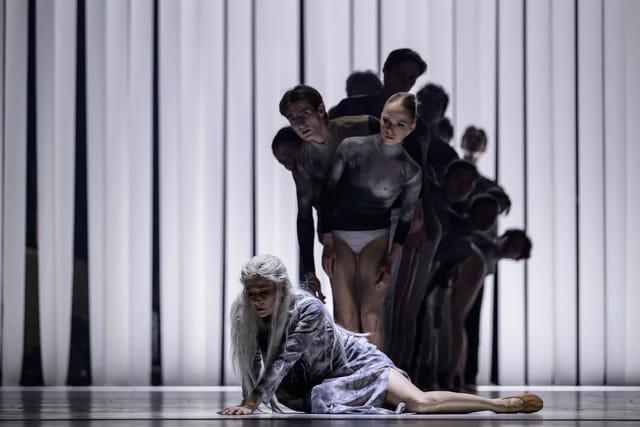 Tereza Podařilová,  Anna Inchausti und Christian Flori  (4 Seasons) | Foto: Serghei Gherciu,  Nationaltheater Prag